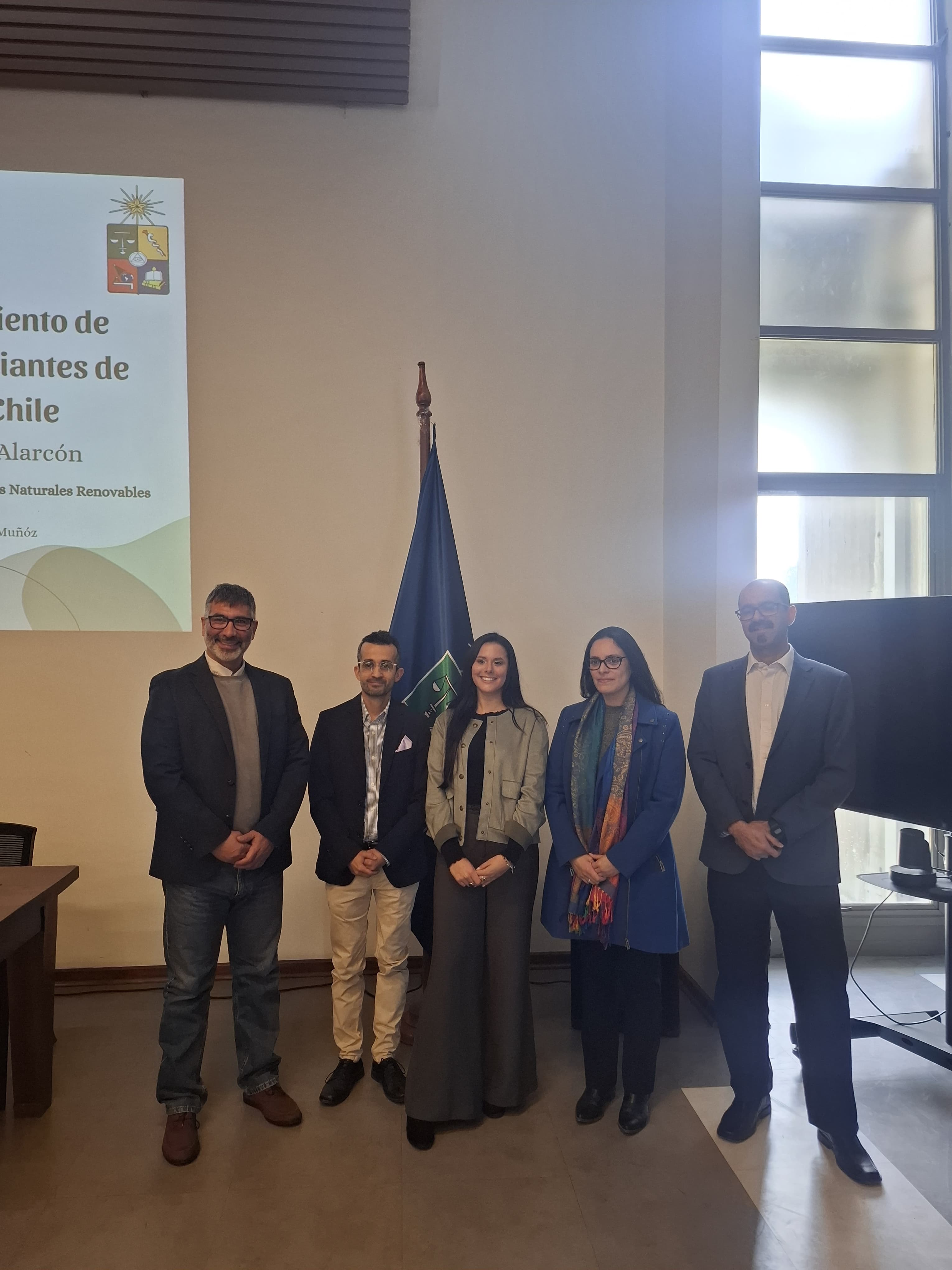 Carolina Mujica obtiene su título de Ingeniera en Recursos Naturales Renovables tras presentar su memoria relacionada a la percepción y conocimiento de estudiantes universitarios sobre aves urbanas.